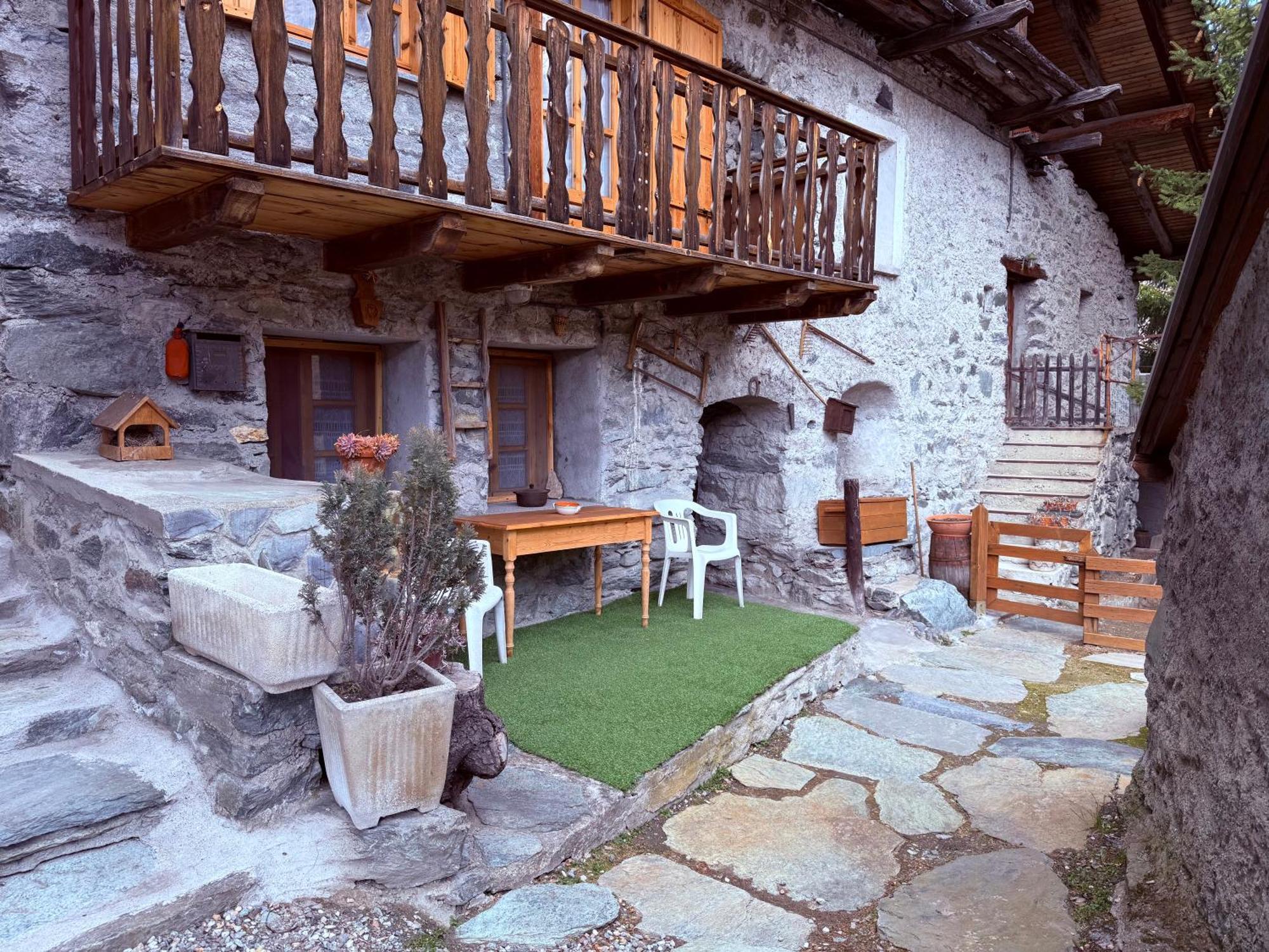 Casa Vacanze Nora Chamois Exterior photo